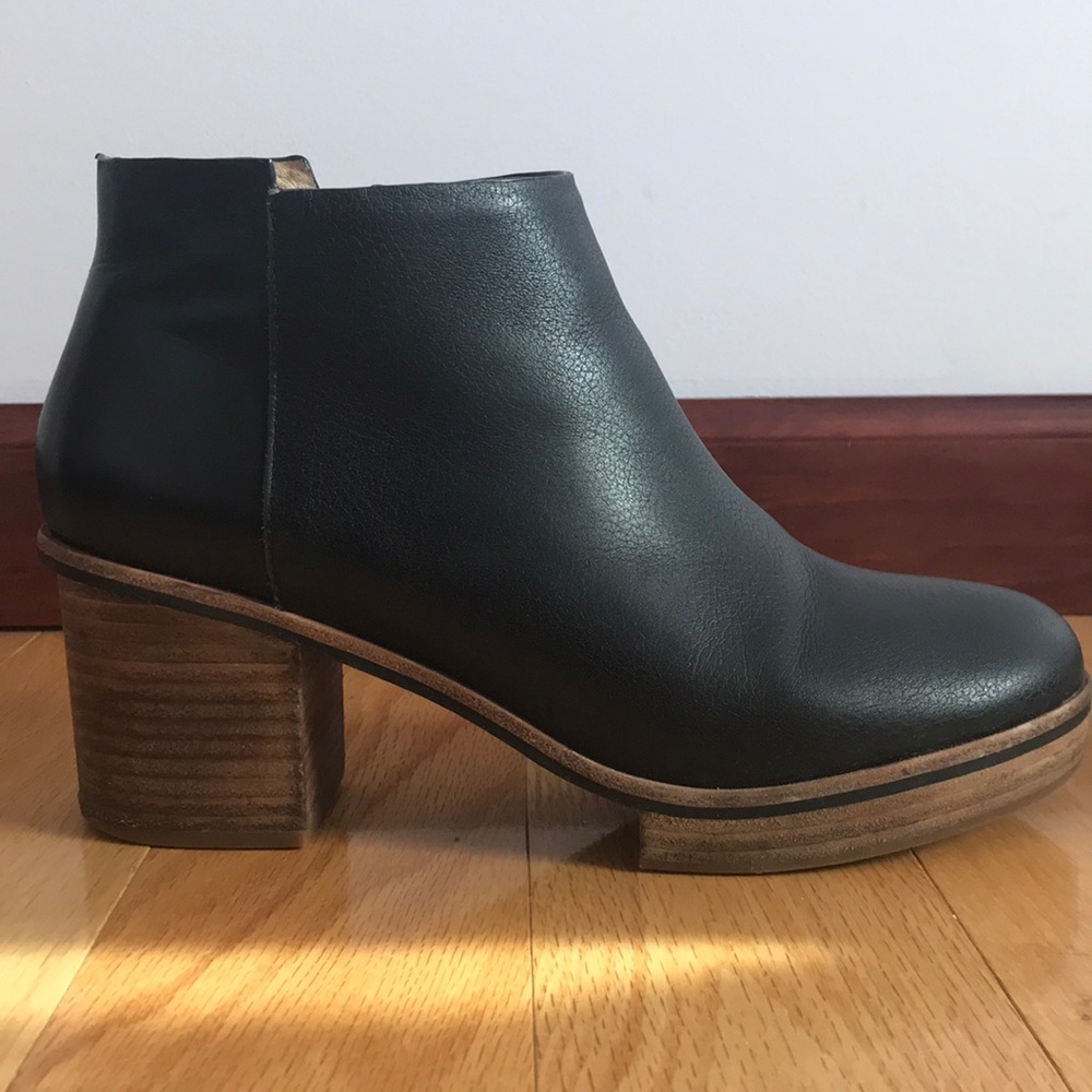 Bul black leather bootie